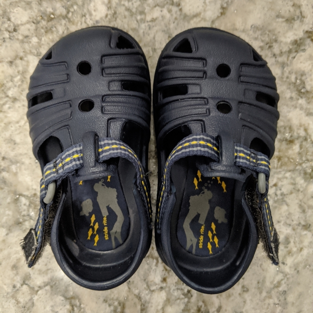 Size 4 Stride Rite water sandals